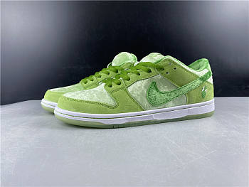 STRANGELOVE x NIKE SB DUNK LOW GREEN VELVET