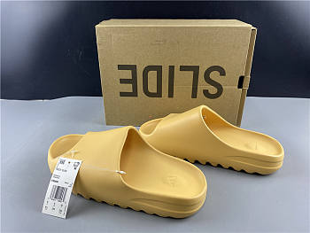 Yeezy Slides 'Desert Sand' 