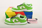 Supreme x Nike SB Dunk Low Mean Green  - 4