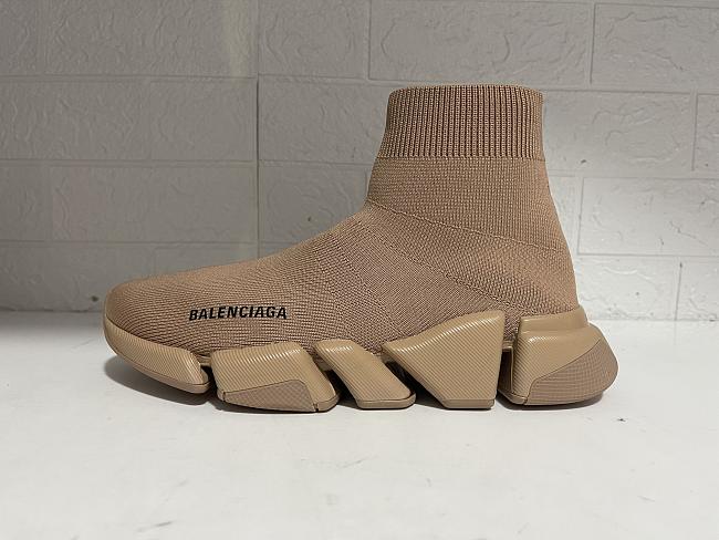 beige balenciaga speed 2.0