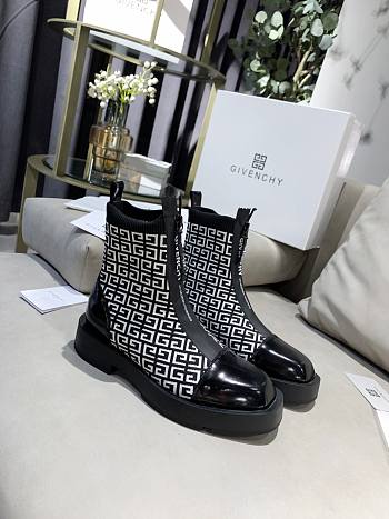 Givenchy Chelsea boots Black White