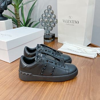 Valentino Garavani Rockstud Untitled Tone on tone Studded Sneaker