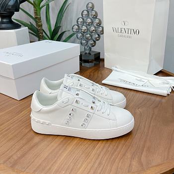 Valentino Garavani Rockstud Untitled sneaker in calfskin leather white