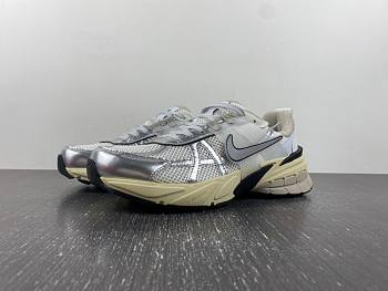 Nike V2K Run Summit White Metallic Silver FD0736-100