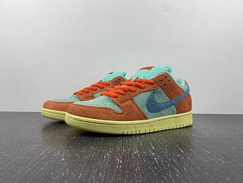 Nike SB Dunk Low Orange Emerald Rise DV5429-800