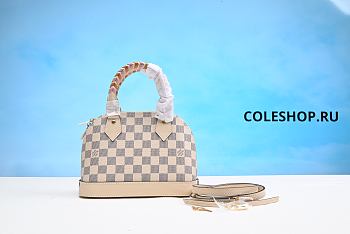 Louis Vuitton Bag No4