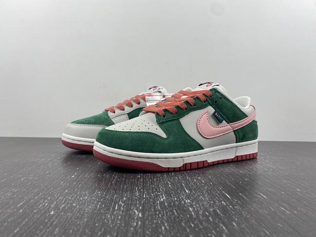 Nike Dunk Low SE All Petals United Fir Green FN8923-061 - 1