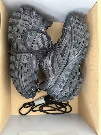 Balenciaga Defender Black 685613W2RA61000