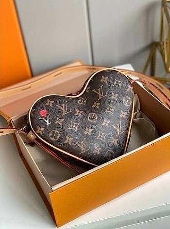 Louis Vuitton Game On Coeur-21*16*6CM