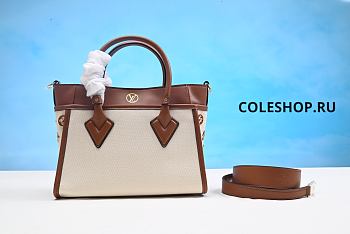 Louis Vuitton MM High End Leathers Size 30x24x14cm