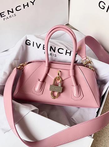Givenchy Antigona Stretch Bag in Box Leather Pink