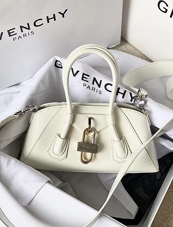 Givenchy Antigona Stretch Bag in Box Leather White