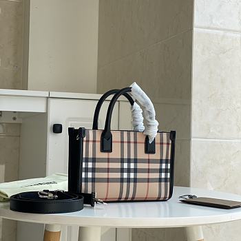 Burberry Tote Bag Black 20.61.4cm