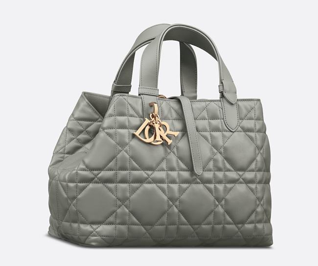 Medium Dior Toujours Bag Stone Gray Macrocannage Calfskin size 28.5cm - 1