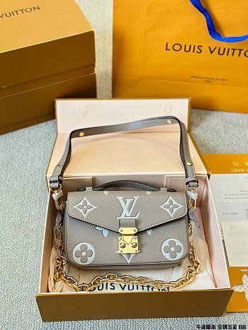 Sale Louis Vuitton Bag 67