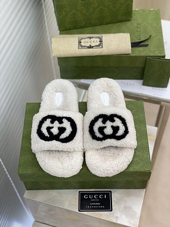 Gucci Slides Fur White