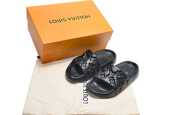 Louis Vuitton Waterfront Black