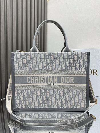 Dior Gray Embroidered Patchwork Size 36×28 cm