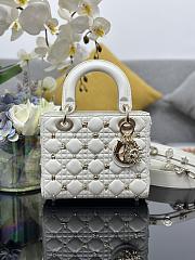 Dior Four-Square Star Pegs White B930514 Size 20x16x8cm - 1