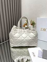 Dior Toujours Handbag White B930536 Size 28x19x21cm - 2