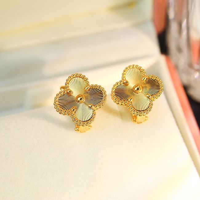 Van Cleef Vintage Alhambra Yellow Gold - 1