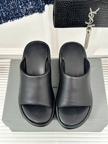 Balenciaga Rise Wedge in Black Nappa
