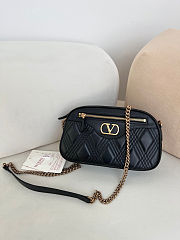 Valentino Garavani Quiltie 67 Medium Shouder Bag Black 24x16x6.5cm - 3