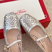 Roger Vivier Vivier Leather Mary Jane Pumps Gold - 3