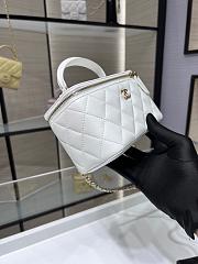 Chanel Handle Vanity Case White Lambskin Bag 17x10x8cm - 2