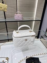 Chanel Handle Vanity Case White Lambskin Bag 17x10x8cm - 3