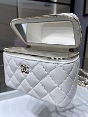 Chanel Handle Vanity Case White Lambskin Bag 17x10x8cm - 5