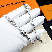LV necklace interprets the eye-catching style with simple strokes - 2