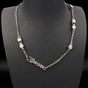 LV necklace interprets the eye-catching style with simple strokes - 6