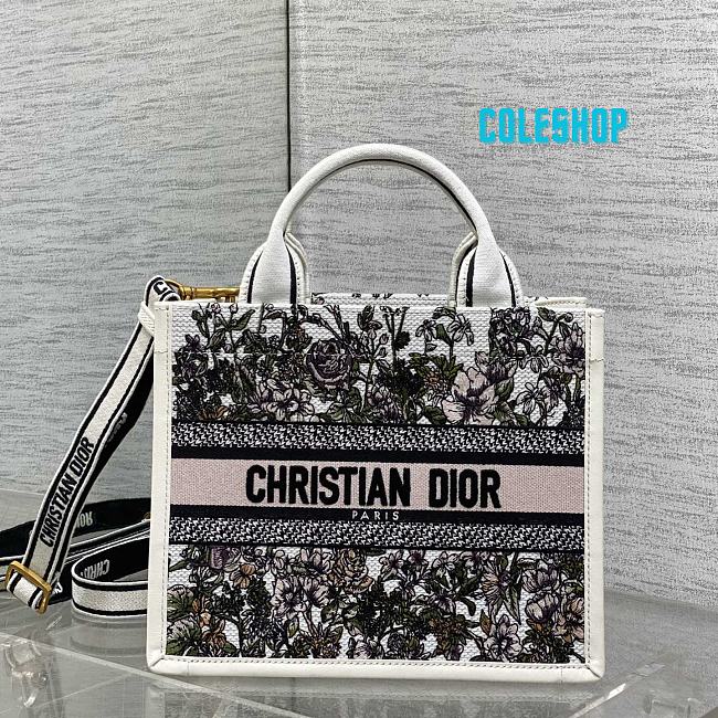 Dior Book Tote specifically a small version with a floral embroidery pattern Size: 26*12*21cm - 1