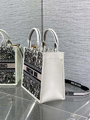 Dior Book Tote specifically a small version with a floral embroidery pattern Size: 26*12*21cm - 6