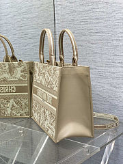 Dior Book Tote specifically a small version with a floral embroidery pattern brown Size: 26*12*21cm - 6