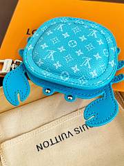 LV blue crab keychain  - 6