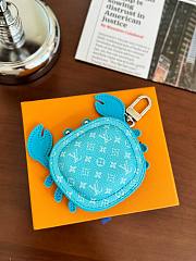 LV blue crab keychain  - 4