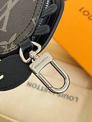 LV brown crab keychain - 4
