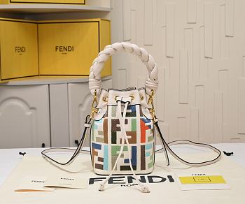 Fendi Super Premium Crossbody Bag, High-end Color Combination 12×18×10 cm