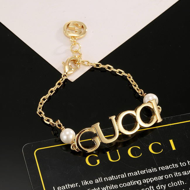 Gucci retro letter bracelets are high-end and beautiful - 1